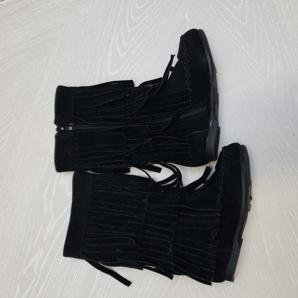 Boots with fringe